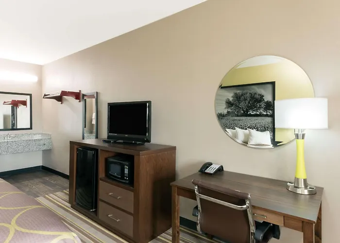 Super 8 By Wyndham Colorado City