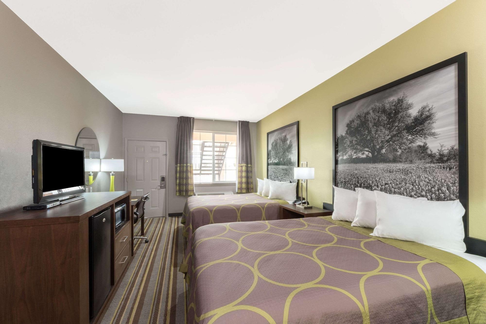 Super 8 By Wyndham Colorado Hotel